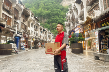 “人從眾”的五一假期來(lái)了！京東快遞行李隨寄、特產(chǎn)直達(dá)助力全國(guó)游客輕松行