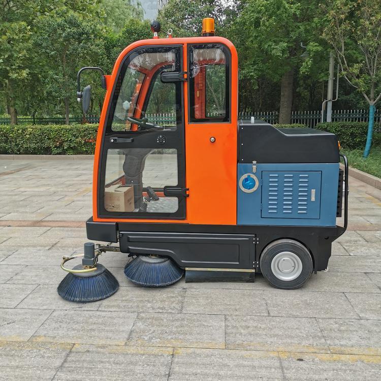  環衛道路掃地車價格 全封閉駕駛式掃地車 省時省力電動清掃車